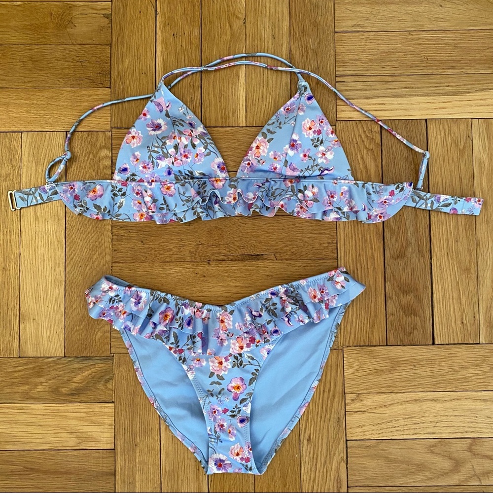 NEW WITH TAGS ✨ Floral Bikini